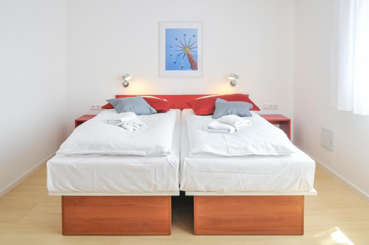 Hotel Abz *